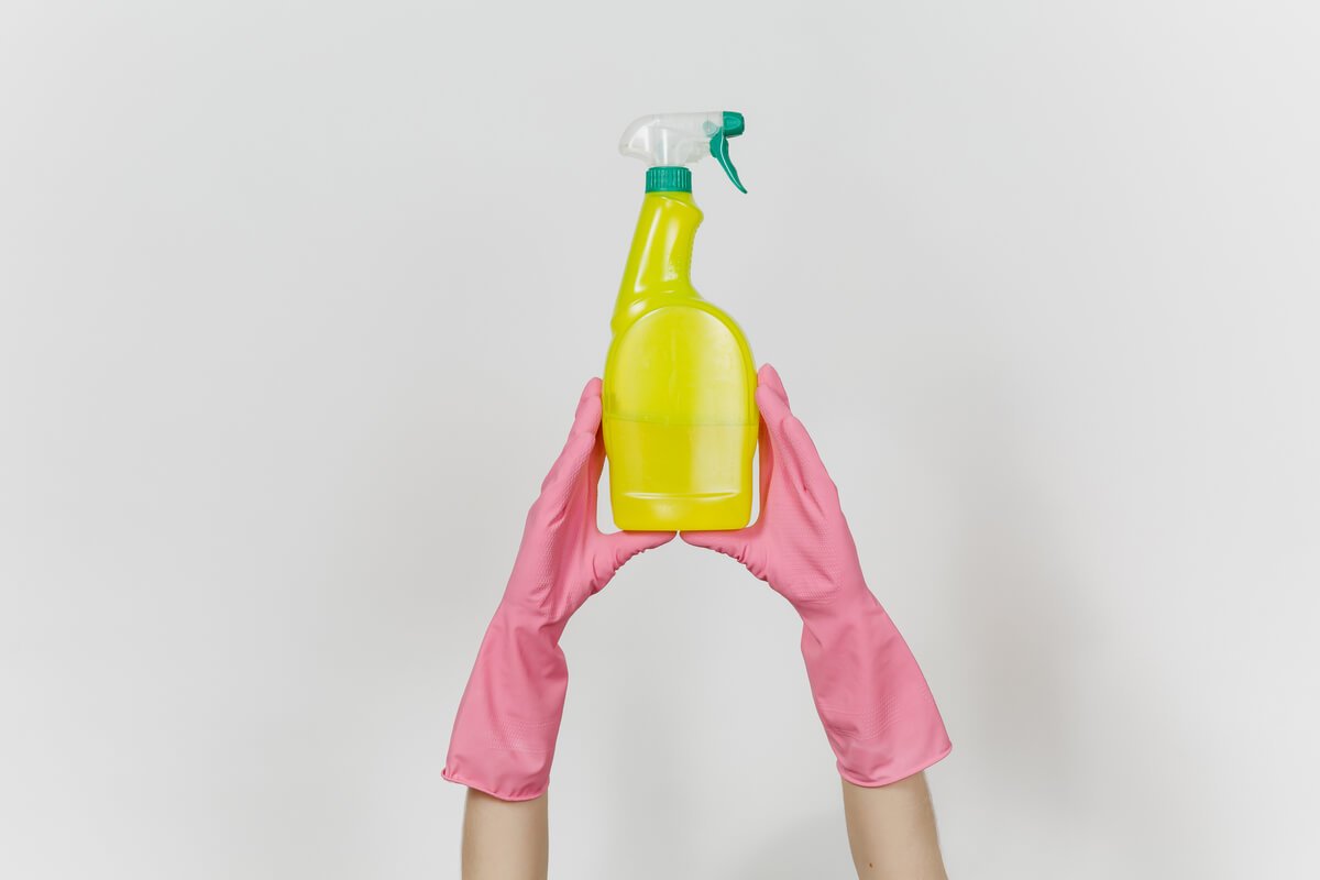 How to Clean a Spray Bottle [Easy Guide]